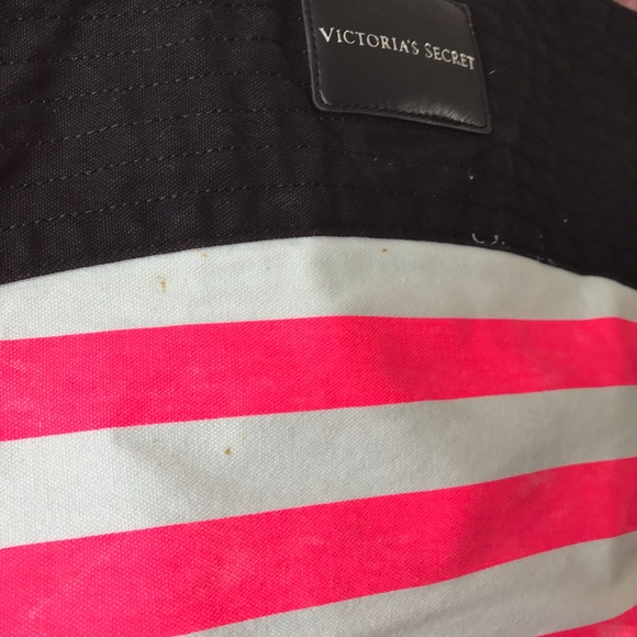 Victoria’s Secret large tote bag striped beach - Picture 3 of 8